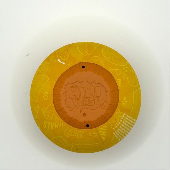 New MGA Miniverse Make it Mini Animals Series 1 - **PARROT** - Picture 4 of 6